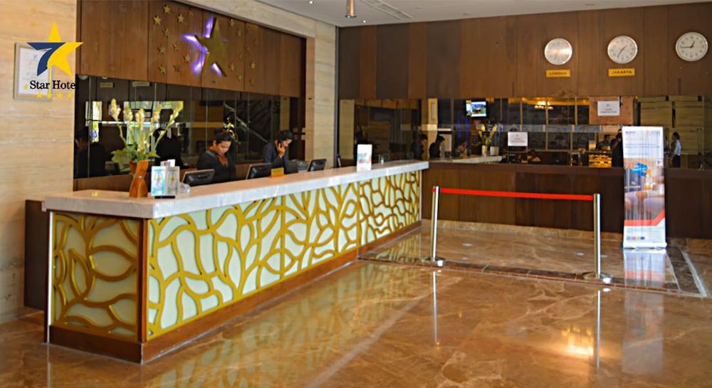 Star Hotel Semarang Luaran gambar